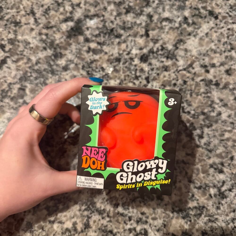 Glowy Ghost Needoh